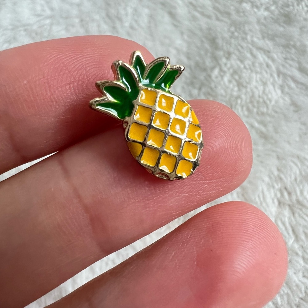 🌿 5/$15 NWT stud earrings pineapple